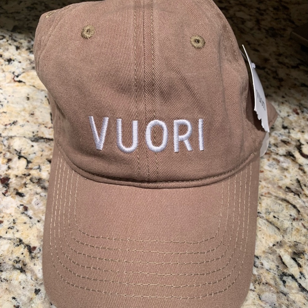 Vuori. Ball Cap